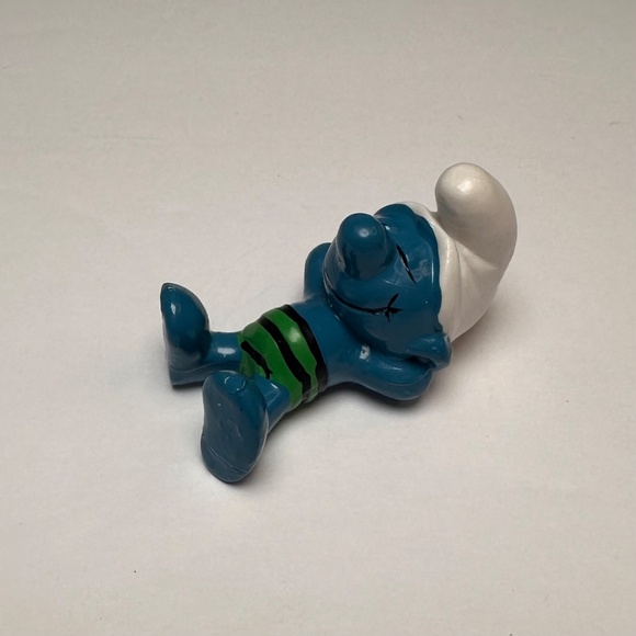 Vintage Sunbathing Smurf Figurine – Schleich / Bully – Peyo – Made in Germany - Picture 3 of 6